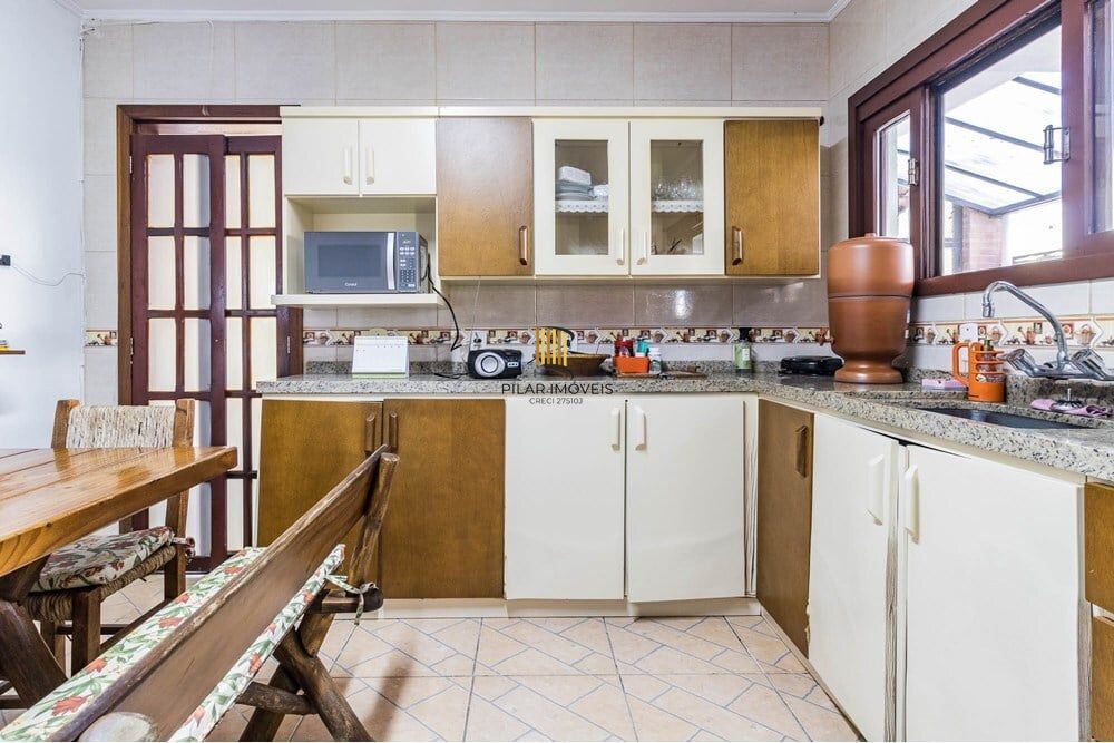 Casa 3 dormitórios no bairro Guarujá