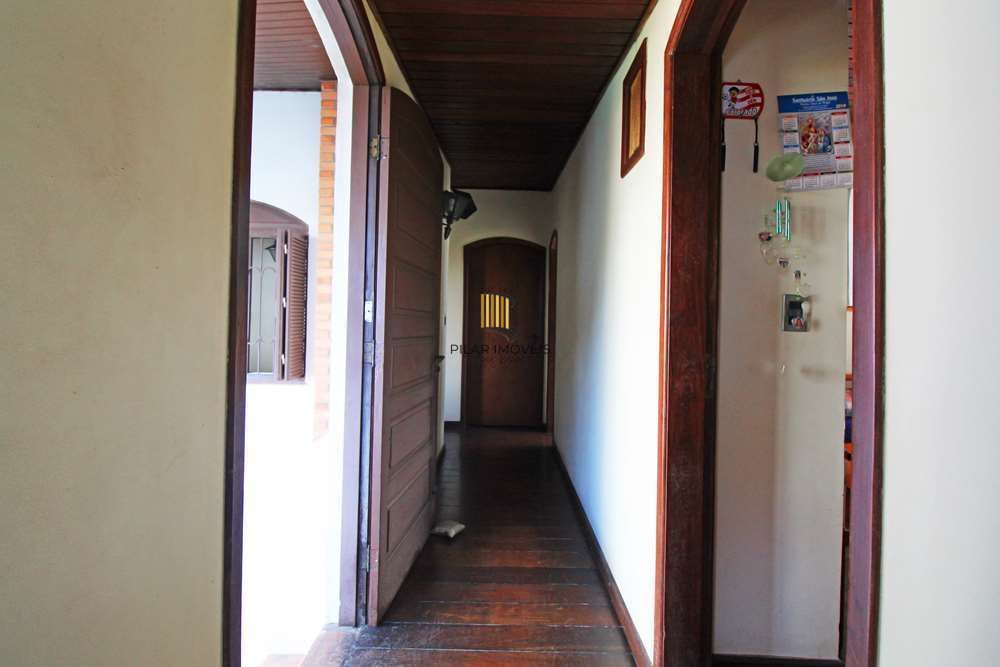 Casa 4 dormitórios no bairro Partenon