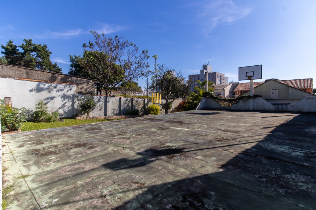 Casa 5 dormitórios no bairro Partenon