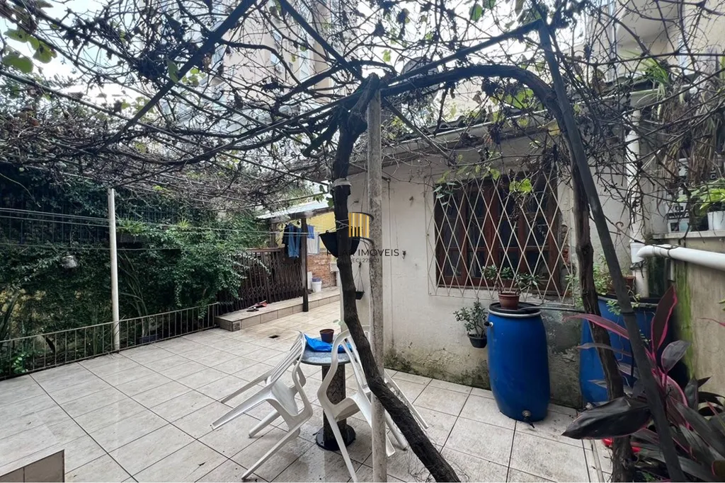 Casa 5 dormitórios no bairro Partenon