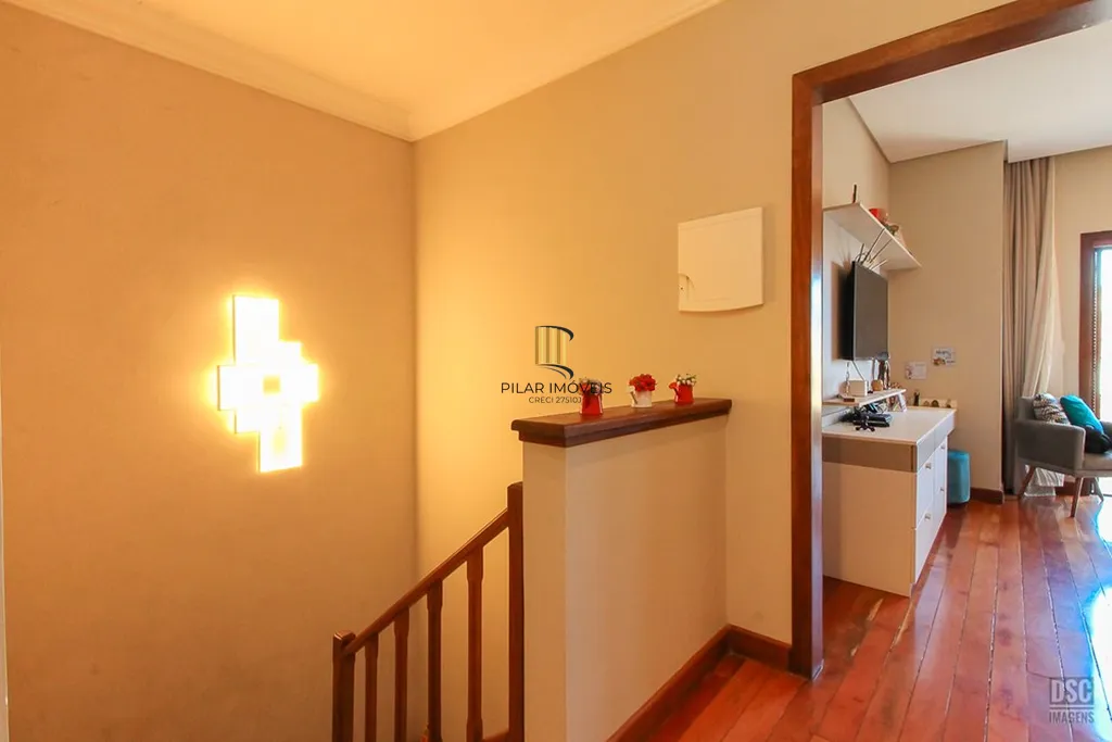 Casa 3 dormitórios no bairro Hípica