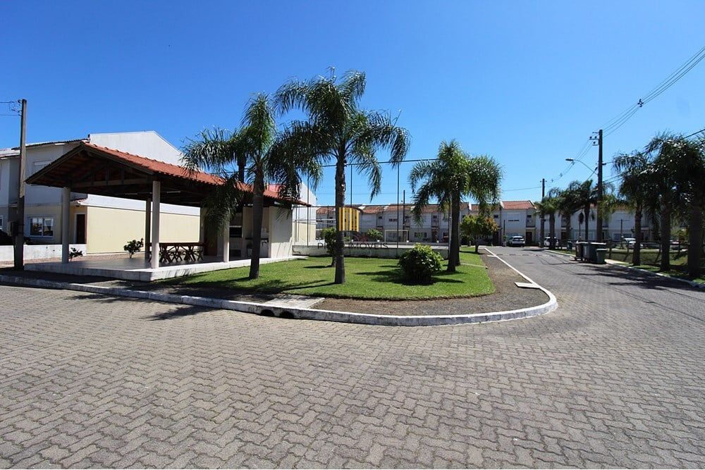 Casa 3 dormitórios no bairro Hípica