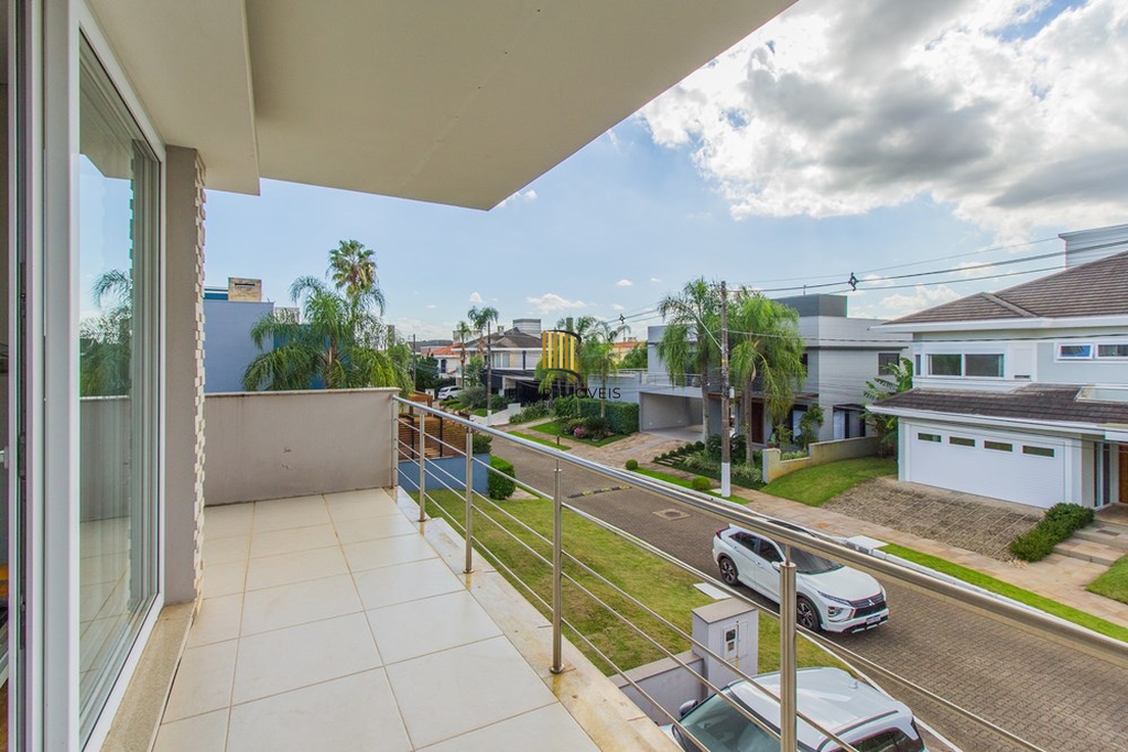 Casa 4 dormitórios no bairro Igara