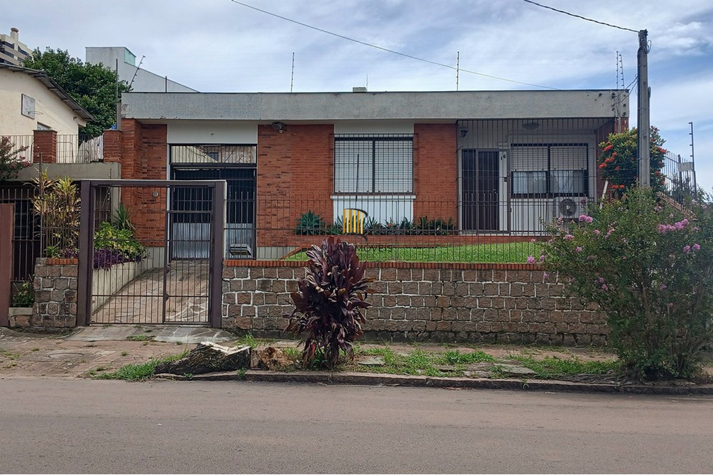 Casa 4 dormitórios no bairro Jardim do Salso - Pilar Imóveis