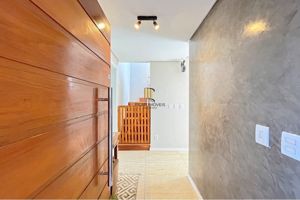 Casa 3 dormitórios no bairro Hípica