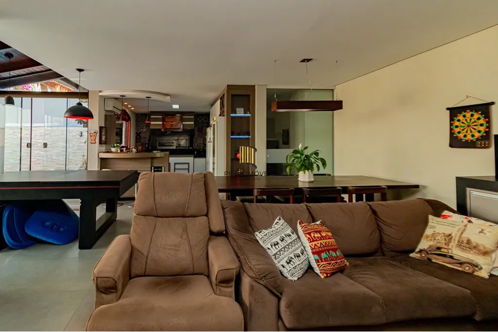 Casa 4 dormitórios no bairro Jardim Planalto