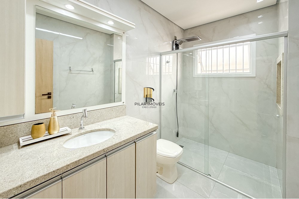 Casa 3 dormitórios no bairro Igara