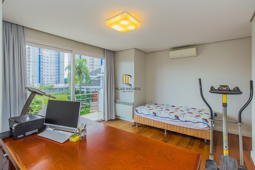 Casa 4 dormitórios no bairro Igara