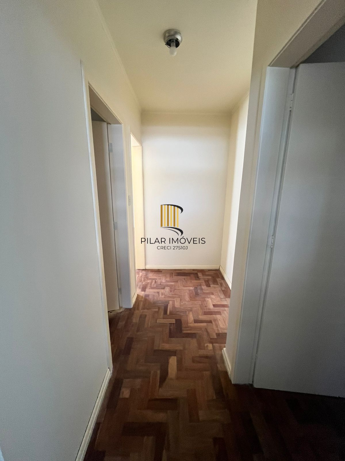 02 dorm, 73 m², sol da tarde, com vaga, dep e banho aux, no Passo da Areia