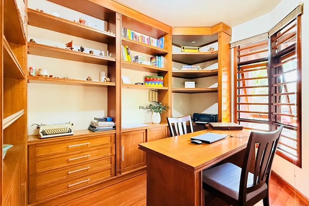 Casa 4 dormitórios no bairro Teresópolis