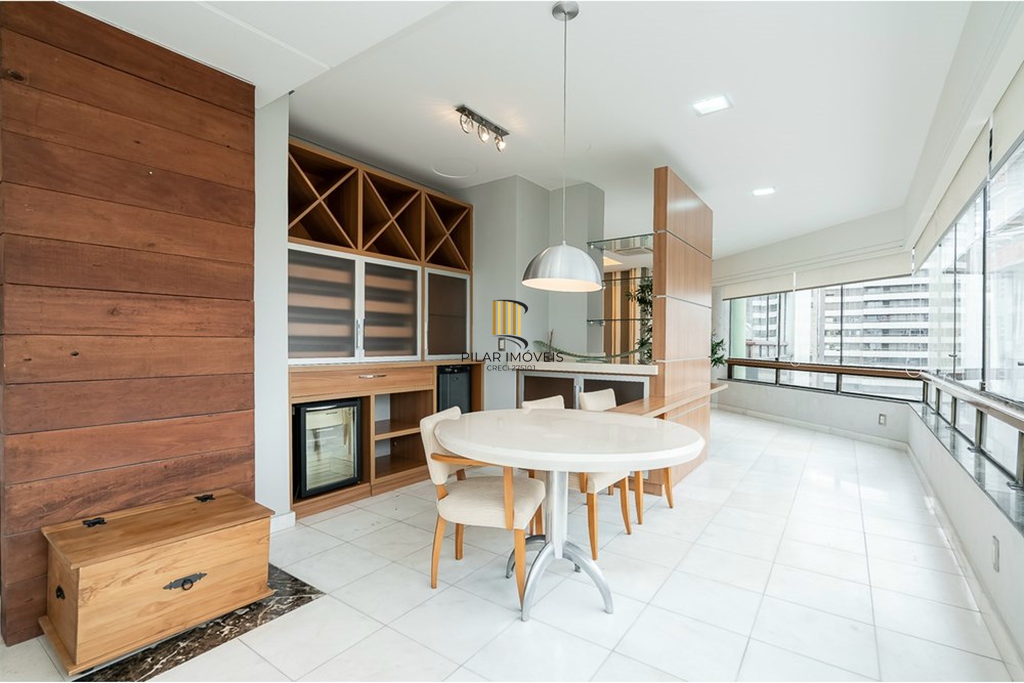 Cobertura 4 dormitórios no bairro Moinhos de Vento