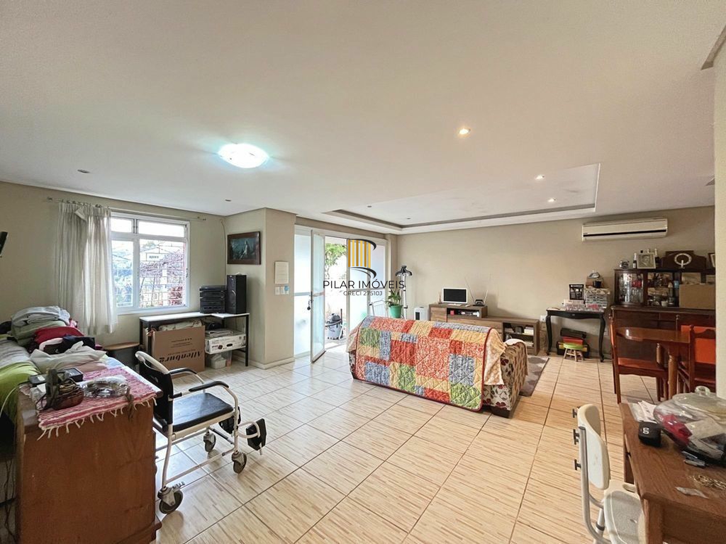 Casa 5 dormitórios no bairro Camaquã