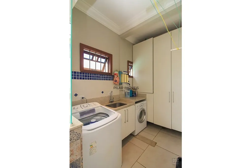 Casa 3 dormitórios no bairro Hípica