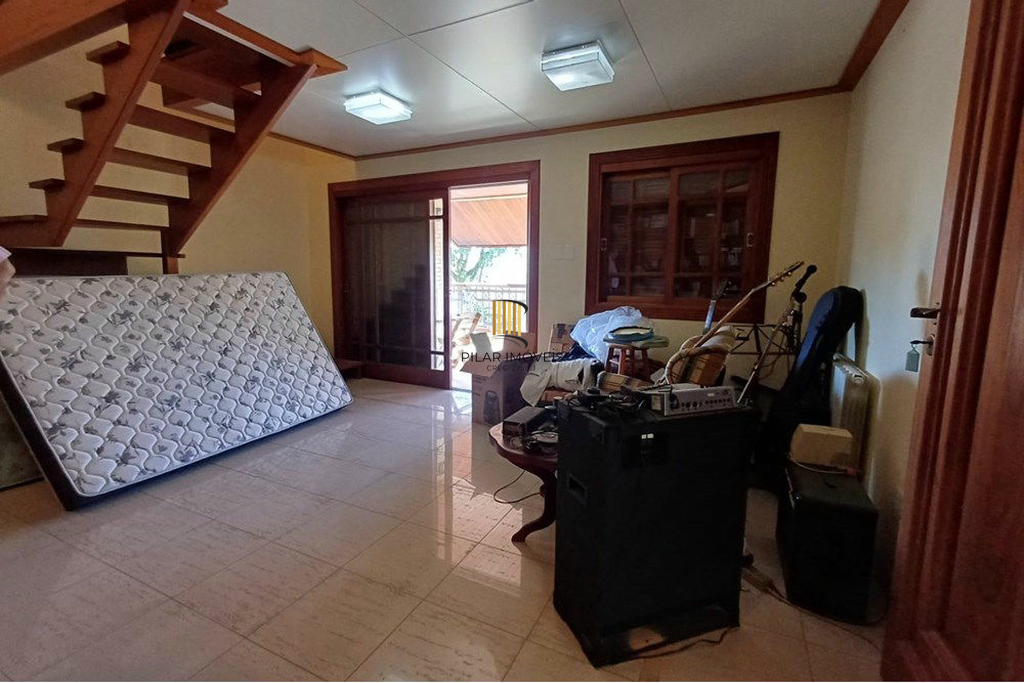 Casa 4 dormitórios no bairro Partenon