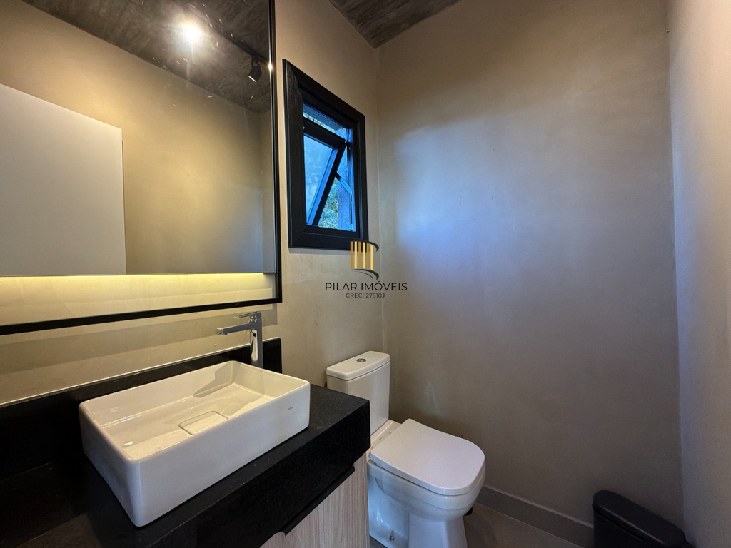 Casa 3 dormitórios no bairro Hípica