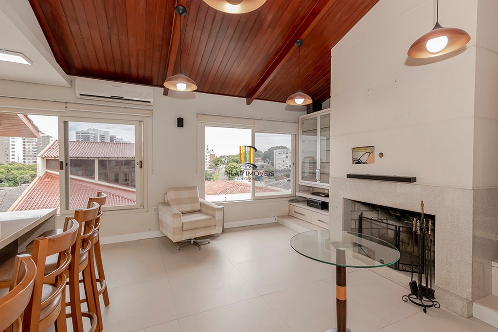 Casa 6 dormitórios no bairro Vila Jardim