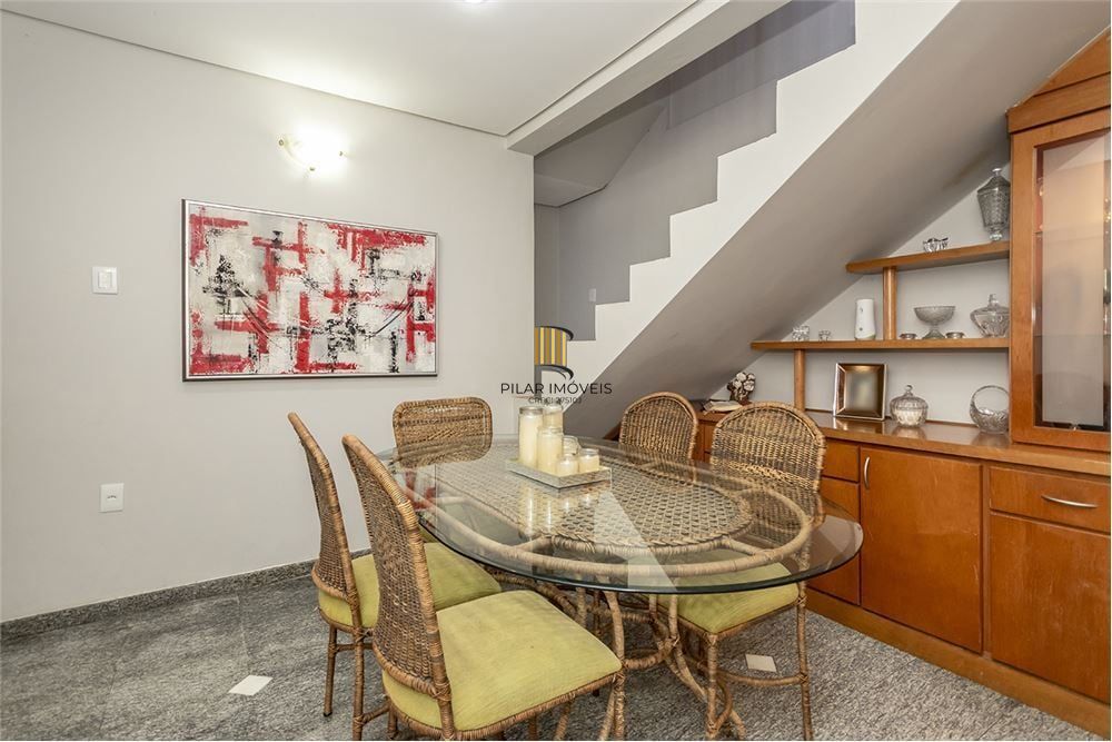 Casa 4 dormitórios no bairro Três Figueiras