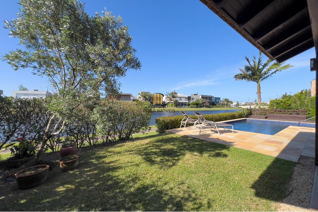 Casa de Condomínio 4 dormitórios no bairro Centro