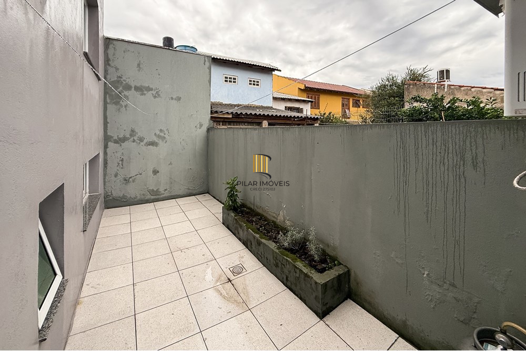 Casa 5 dormitórios no bairro Igara
