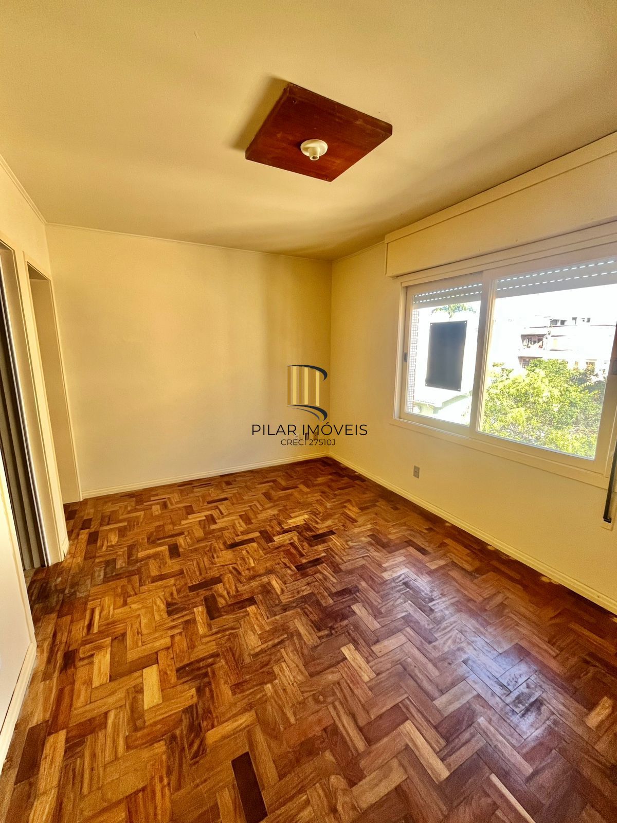 02 dorm, 73 m², sol da tarde, com vaga, dep e banho aux, no Passo da Areia