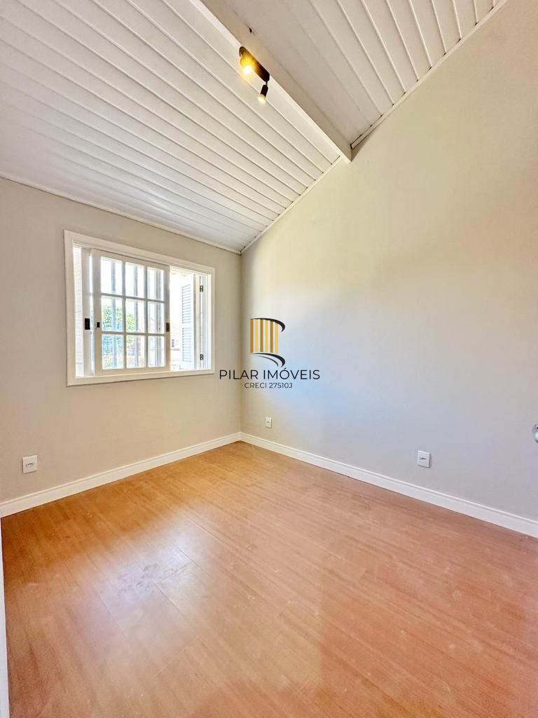 Casa 3 dormitórios no bairro Hípica