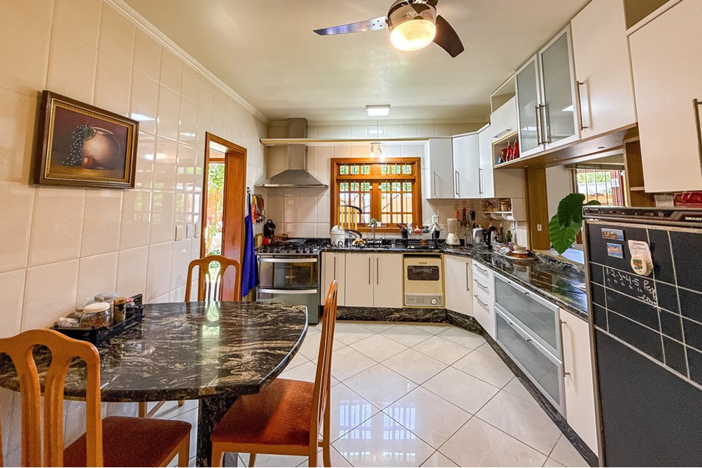 Casa 6 dormitórios no bairro Marechal Rondon