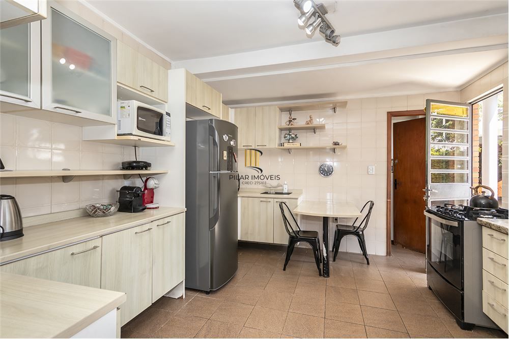Casa 4 dormitórios no bairro Três Figueiras