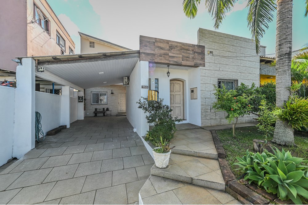 Casa 4 dormitórios no bairro Vila Ipiranga - Pilar Imóveis