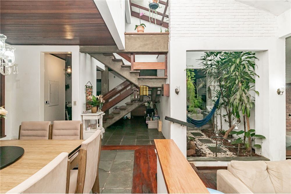 Casa 6 dormitórios no bairro Boa Vista