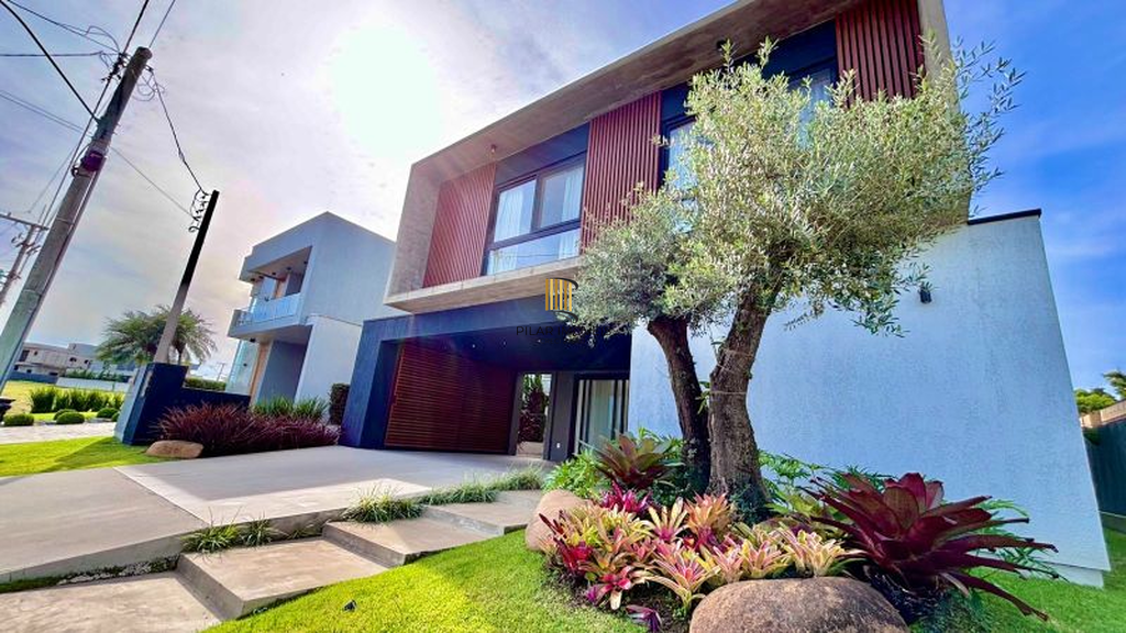 Casa 4 dormitórios no bairro Centro