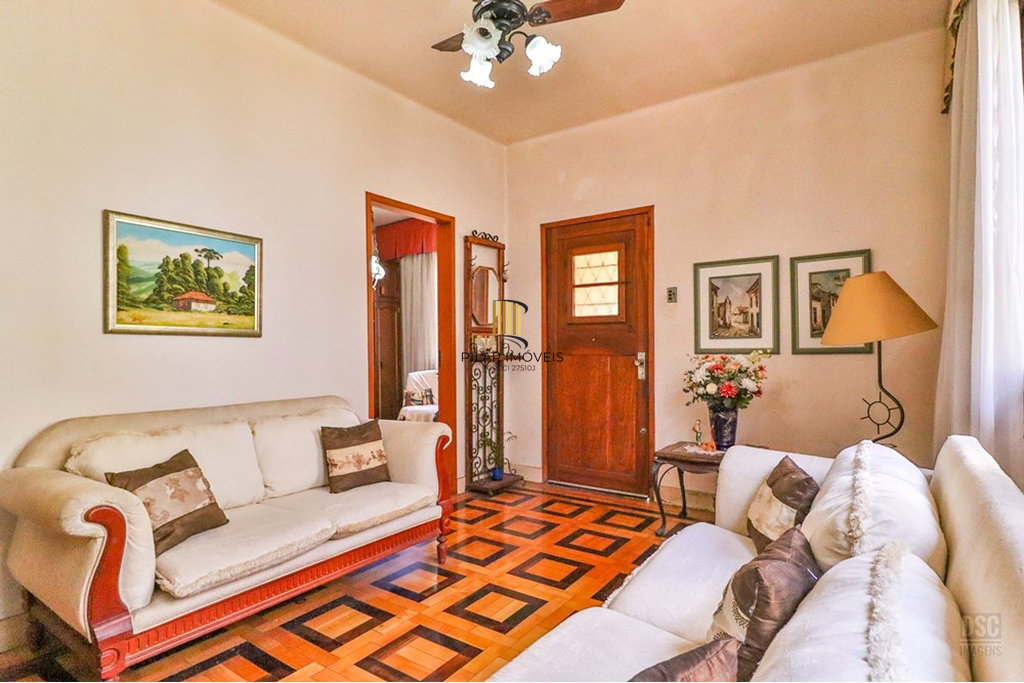 Casa 6 dormitórios no bairro Teresópolis