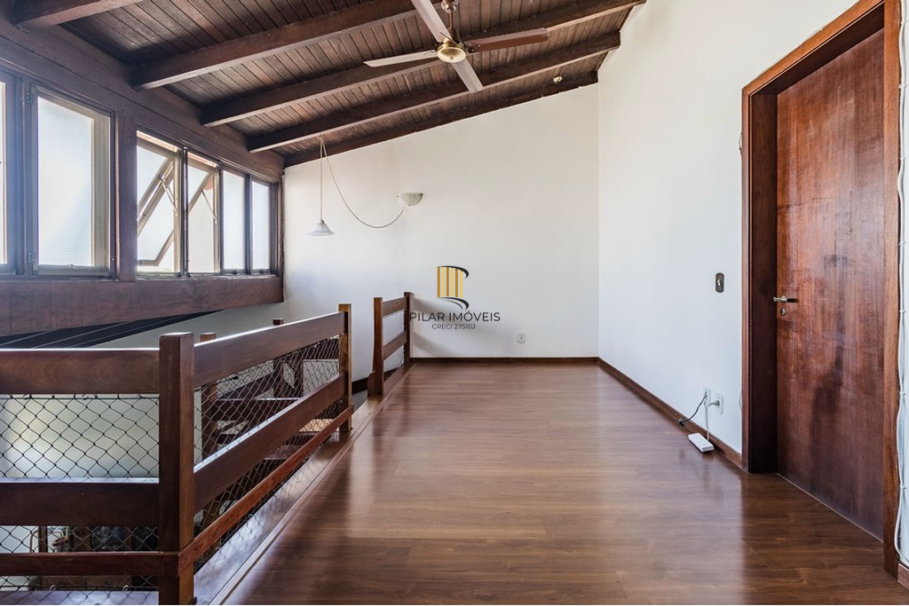 Casa 3 dormitórios no bairro Guarujá