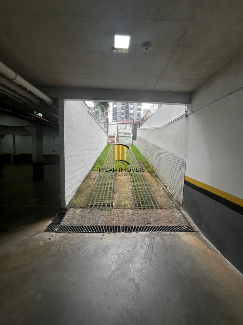 Apto de 03 dorm, sendo 01 suíte, 02 vagas, 103 m2, na João Obino, semi mobiliado