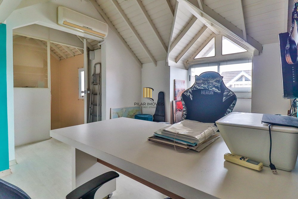 Casa de Condomínio 3 dormitórios no bairro São Sebastião