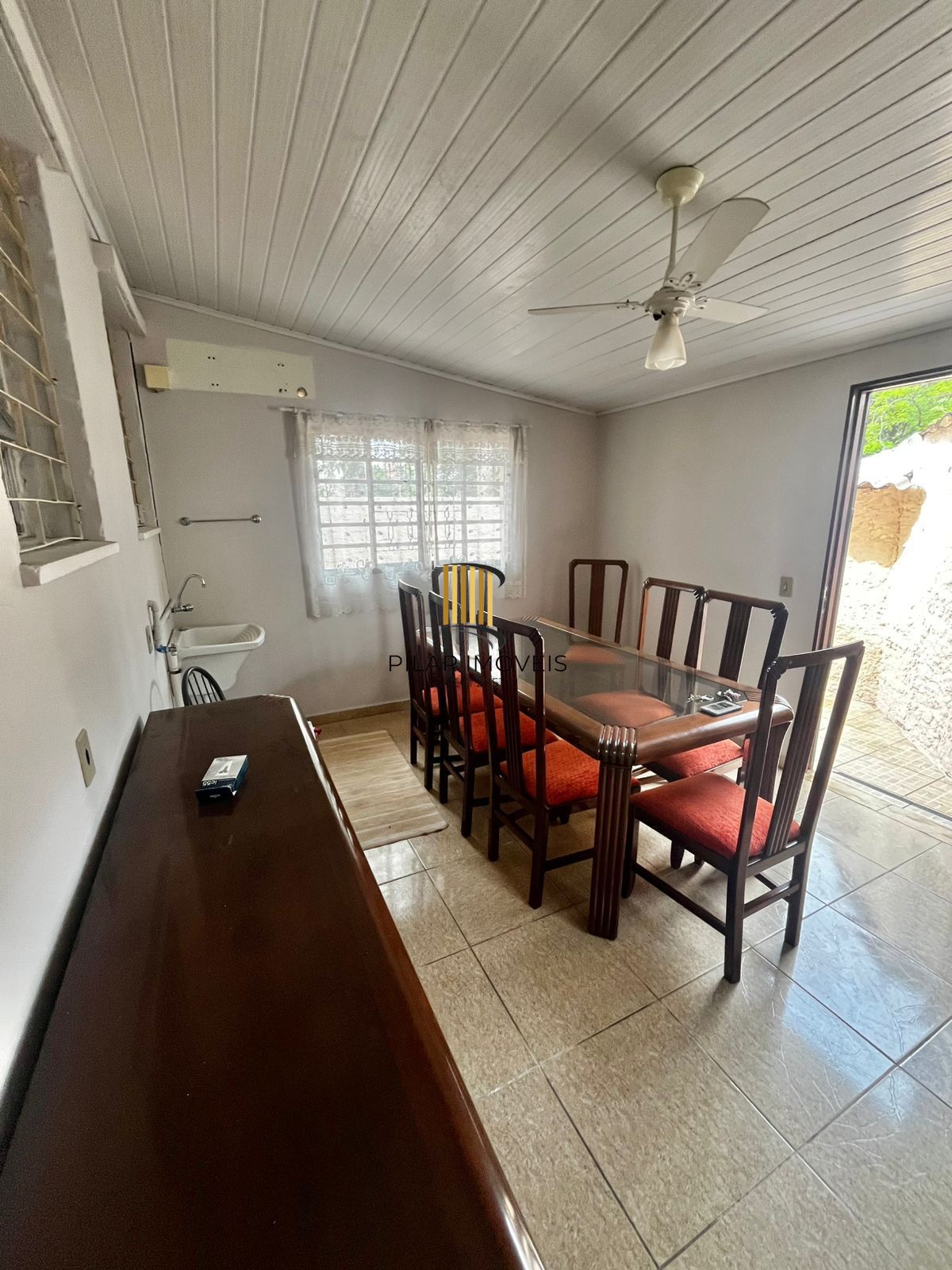 Apto térreo de 02 dorm, sala, banho, cozinha, reformado, com vaga de convenção