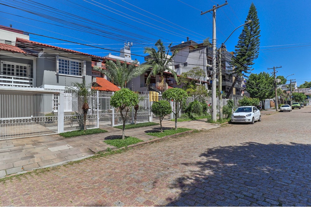 Casa 5 dormitórios no bairro Jardim Lindóia