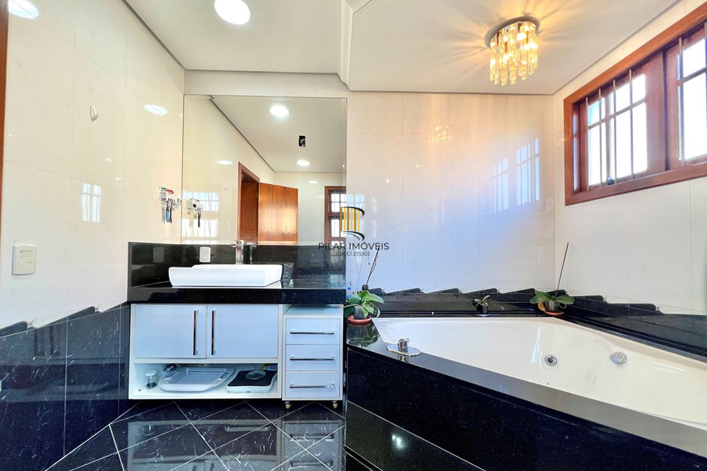 Casa 4 dormitórios no bairro Moinhos de Vento