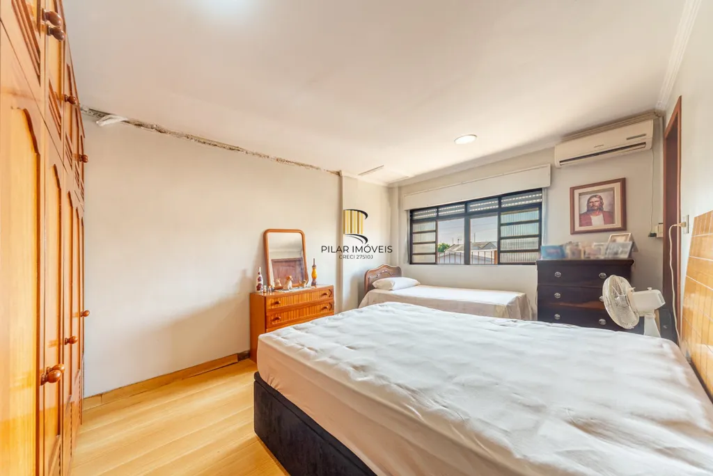 Casa 4 dormitórios no bairro Sarandi