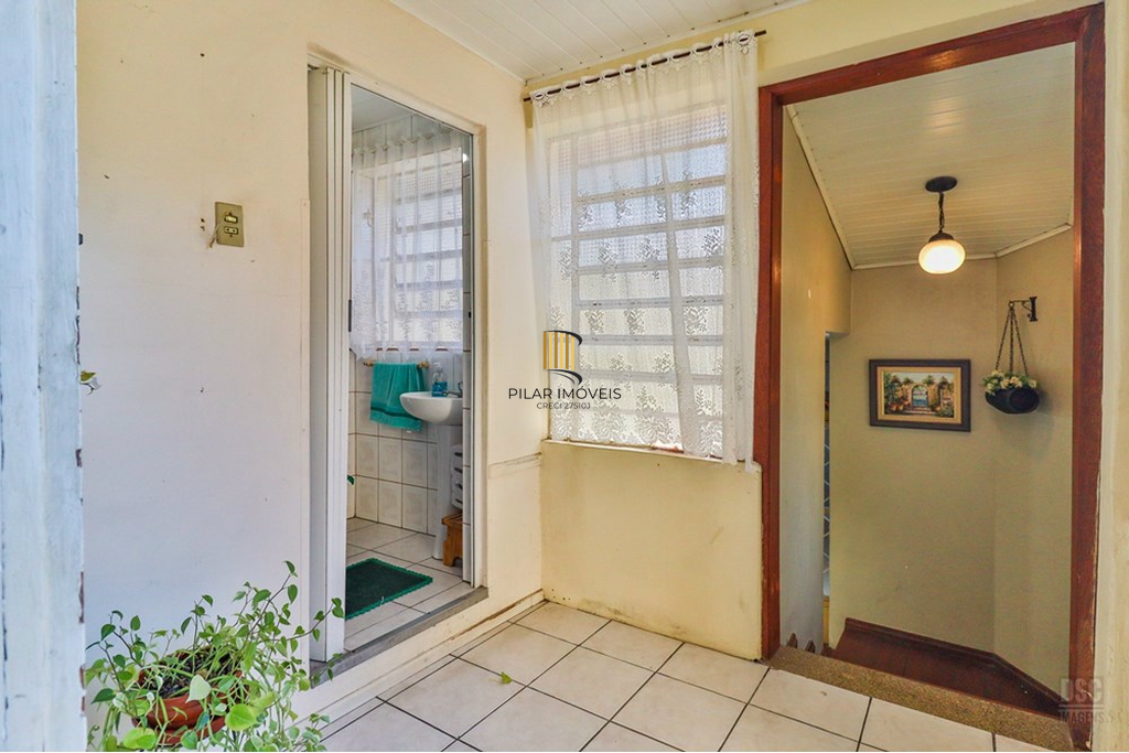 Casa 6 dormitórios no bairro Teresópolis