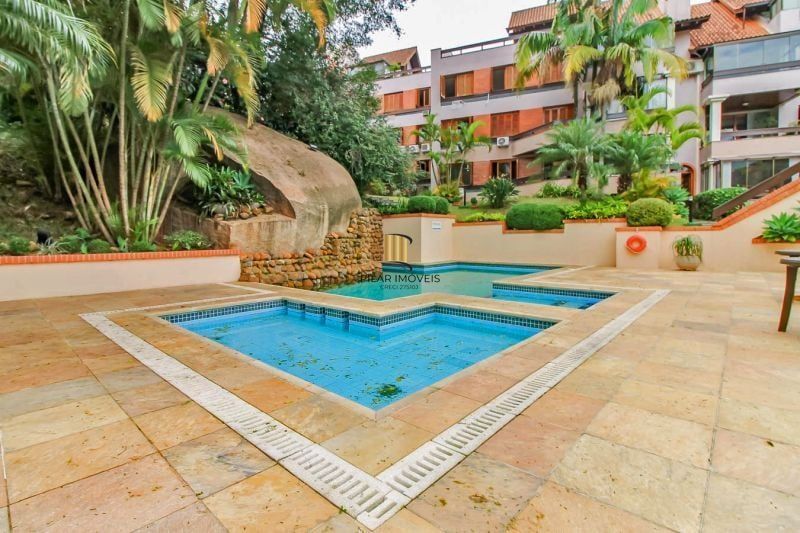 Apartamento 4 dormitórios no bairro Cavalhada