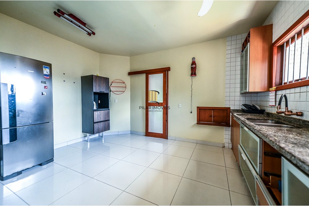 Casa 4 dormitórios no bairro Ipanema