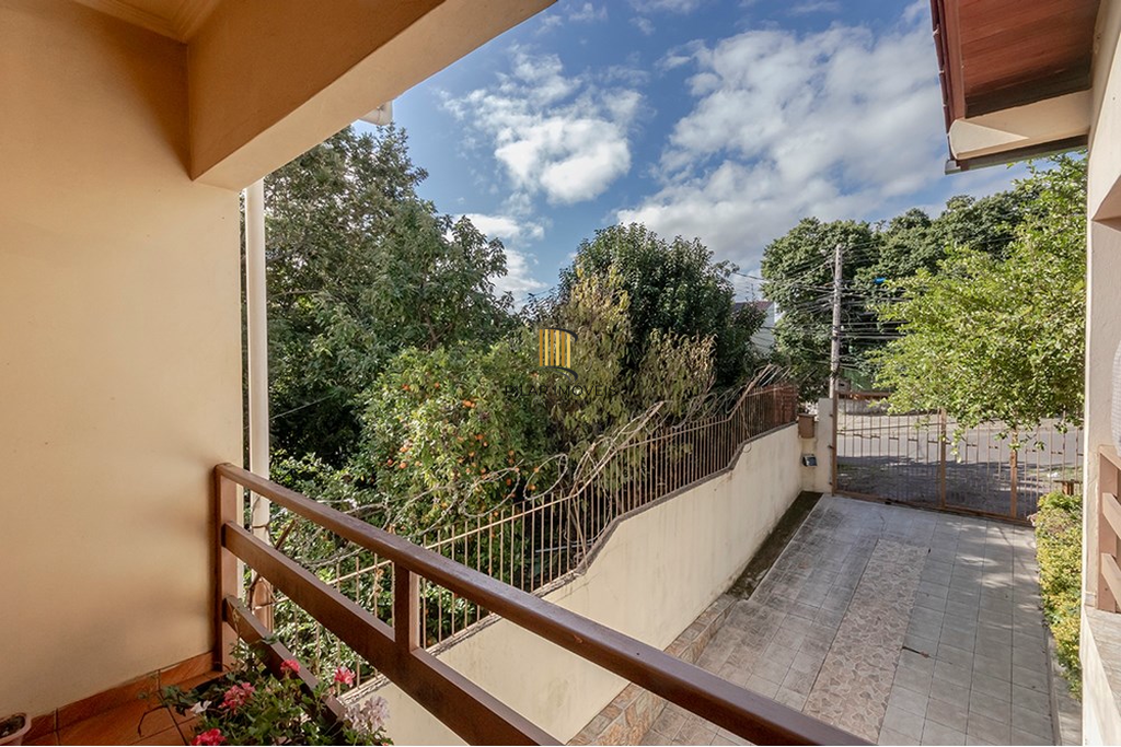 Casa 5 dormitórios no bairro Glória