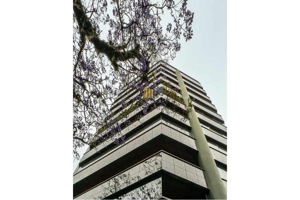 Cobertura 4 dormitórios no bairro Moinhos de Vento