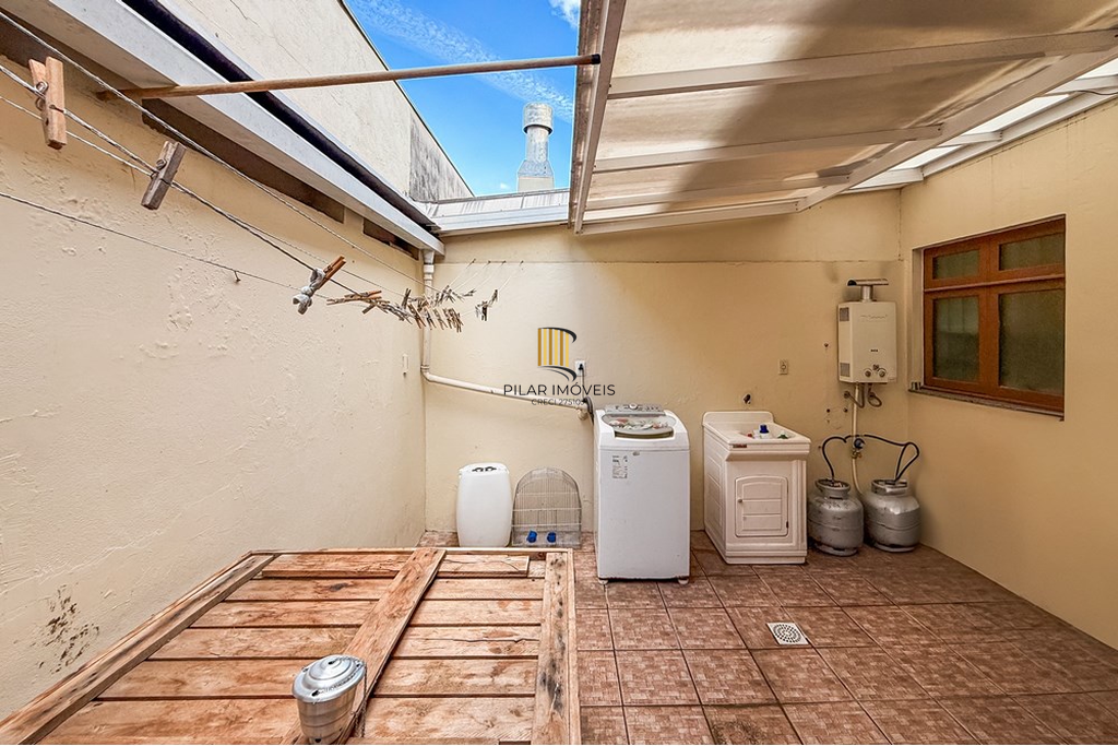 Casa 3 dormitórios no bairro Niterói
