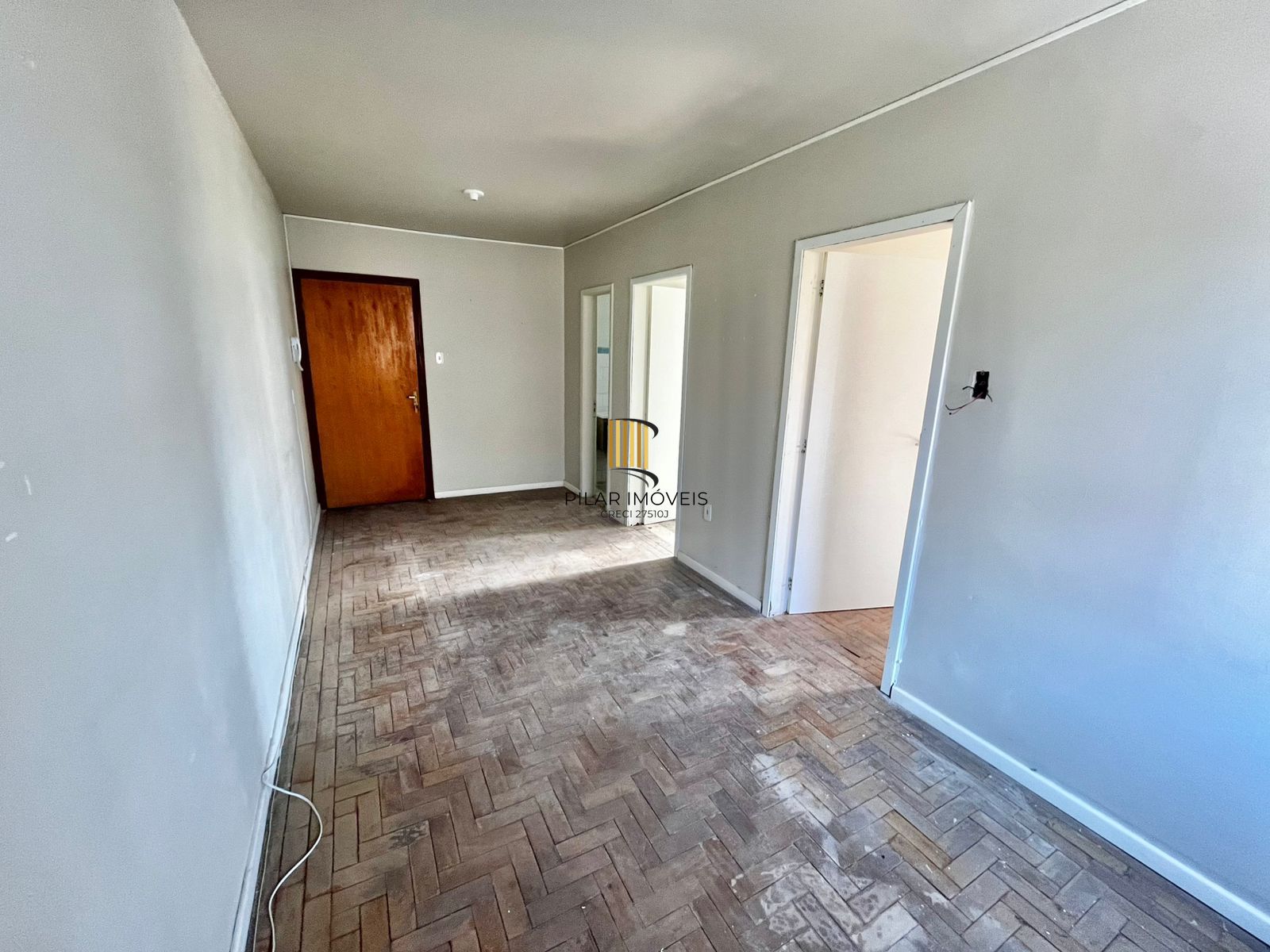 Apto de 01 dorm, no Passo da Areia, 45 m2, 2 lances de escada, ótima localização