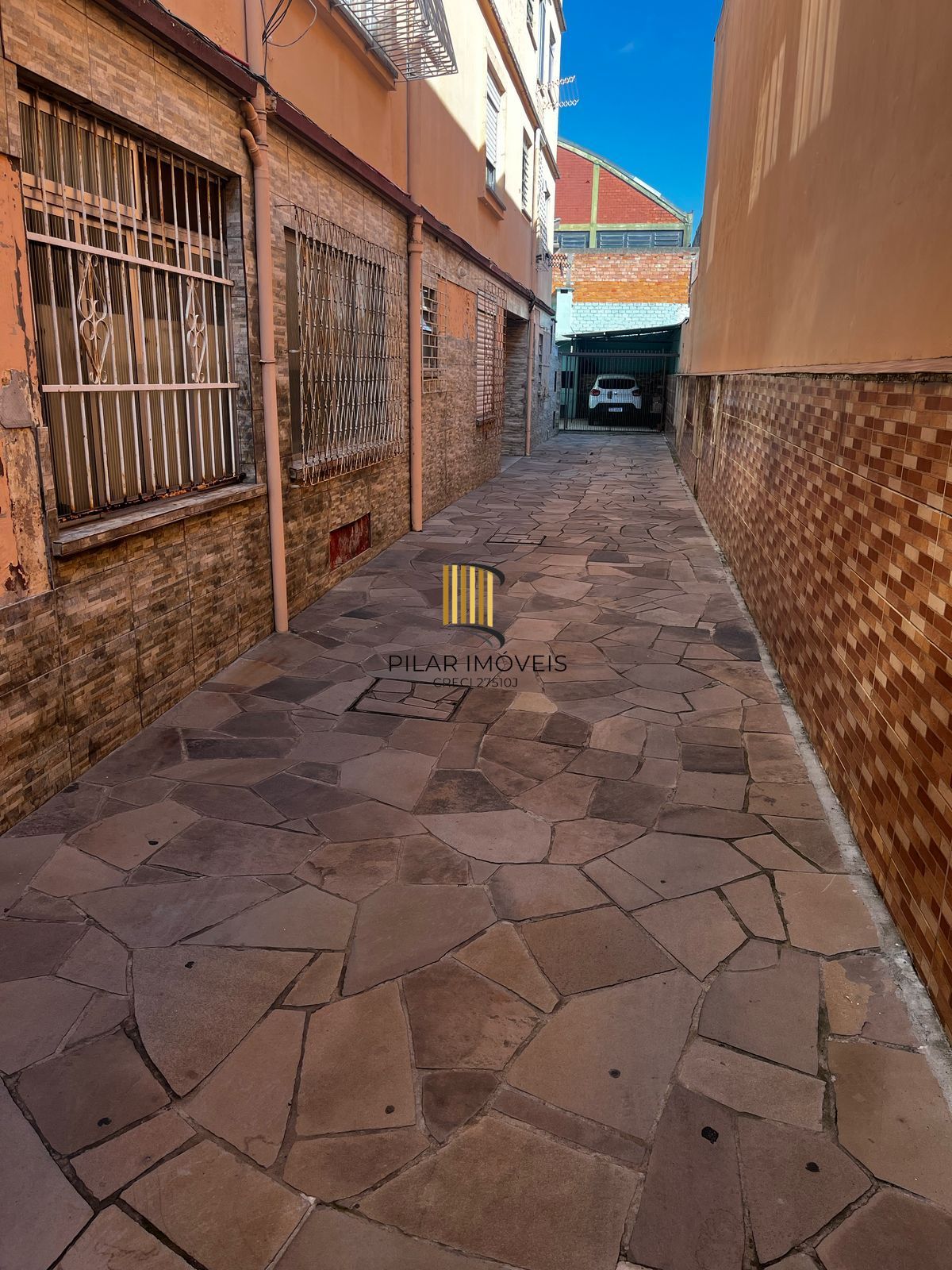 02 dormitórios, bairro Santa Maria Gorethi, sala enorme, cozinha e banheiro, aceita financiamento