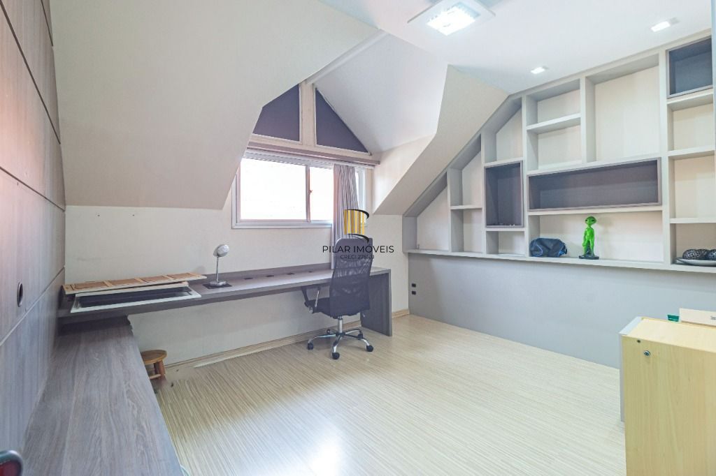 Casa 4 dormitórios no bairro Sarandi