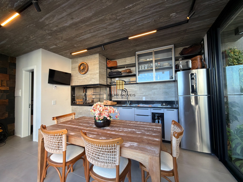Casa 3 dormitórios no bairro Hípica