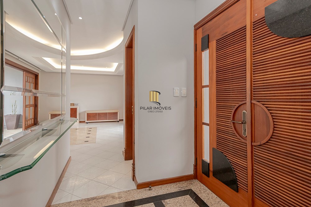 Casa 6 dormitórios no bairro Vila Jardim