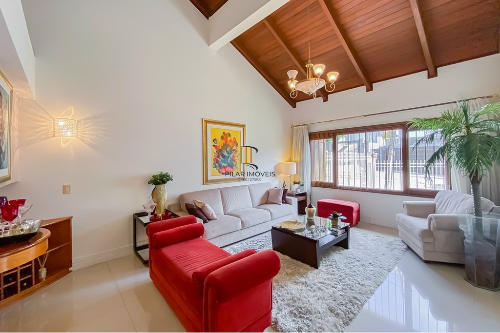 Casa 4 dormitórios no bairro Teresópolis